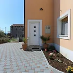 Daire With Parking Space Kastel Gomilica, - 20245 *