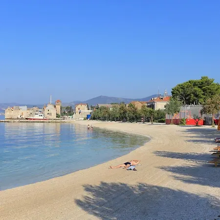 Daire With Parking Space Kastel Gomilica, - 20245 *