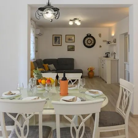 Apartment With A Parking Space Kastel Gomilica, - 20245 Kastela