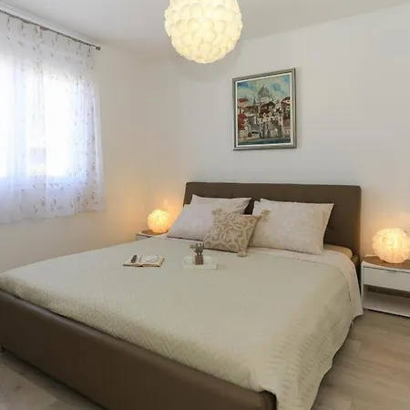 With Parking Space Kastel Gomilica, - 20245 Lägenhet Kaštela