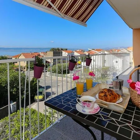 With Parking Space Kastel Gomilica, - 20245 *