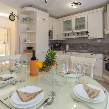 With A Parking Space Kastel Gomilica, - 20245 Apartment