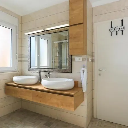 With A Parking Space Kastel Gomilica, - 20245 Apartment *