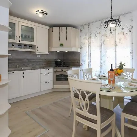 Apartment With A Parking Space Kastel Gomilica, - 20245 Kastela